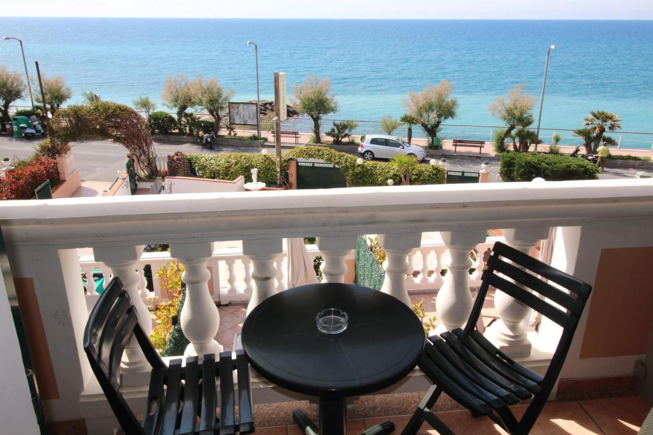 Del Prado Riva Ligure Exterior foto