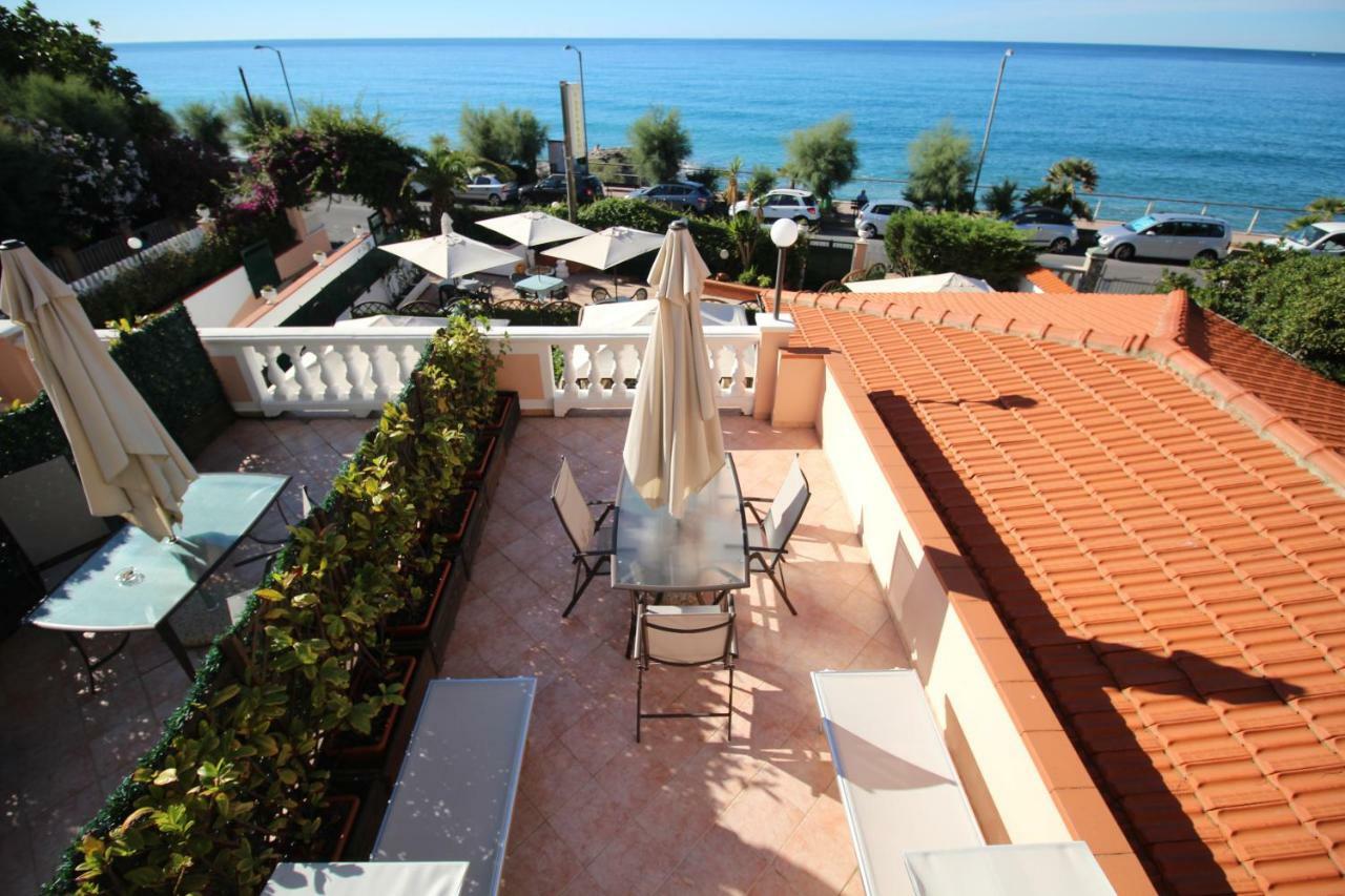 Del Prado Riva Ligure Exterior foto